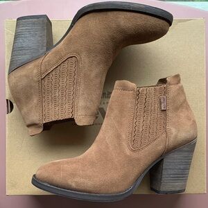 Levi's Tan Ankle Booties